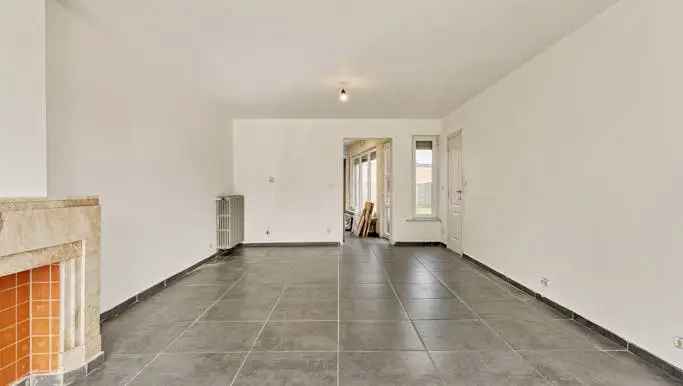 Huis te koop in Ooigem met drieslaapkamer appartement en ruime woning