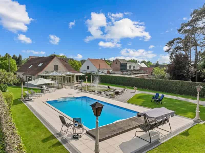 Prachtige Villa met Zwembad en Bijgebouw