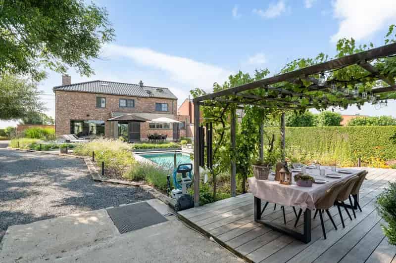 Huis te koop Karaktervolle woning met praktijkruimte