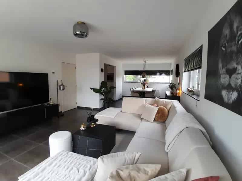 Ruim Duplex Appartement 130m2 met Terras 40m2 te Maaseik