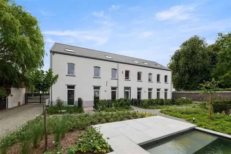 EXCLUSIEF WONEN IN EEN GERESTAUREERDE VIERKANTSHOEVE