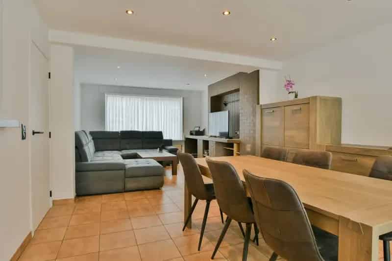 Gerenoveerde gezinswoning 4 slaapkamers 545m²