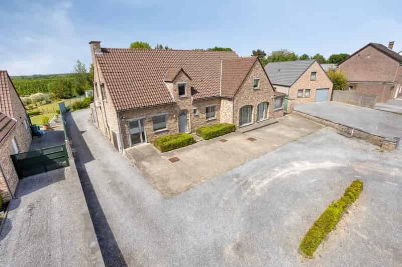 Huis te huur Sint-Truiden: Handelspand met Appartement