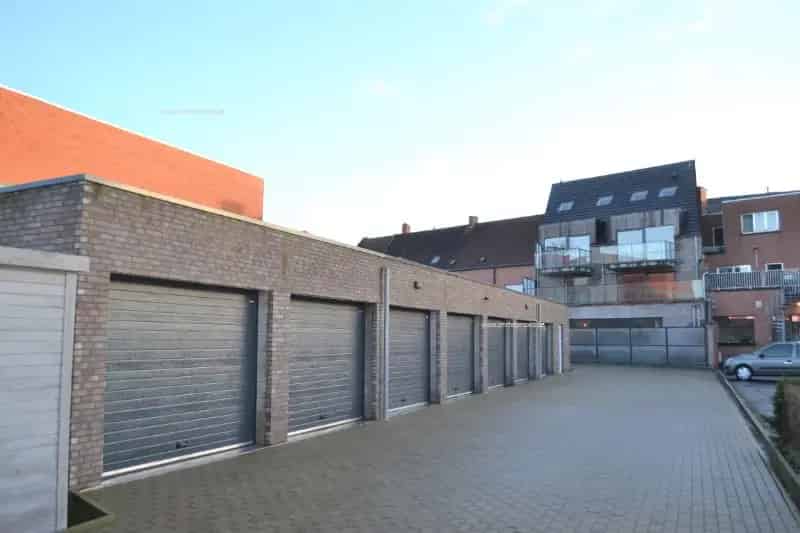 Garage te koop Ingelmunster - Sectionale poort en elektriciteit