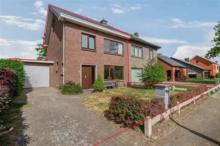 Huis Te Koop Schilde: Op te frissen HOB met 3 slaapkamers