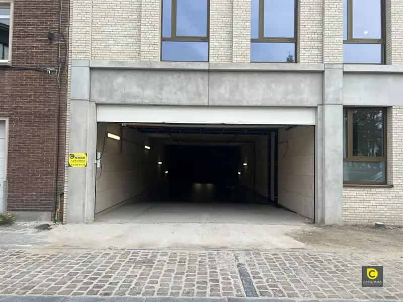 Garage te huur Berchem - Centrale locatie