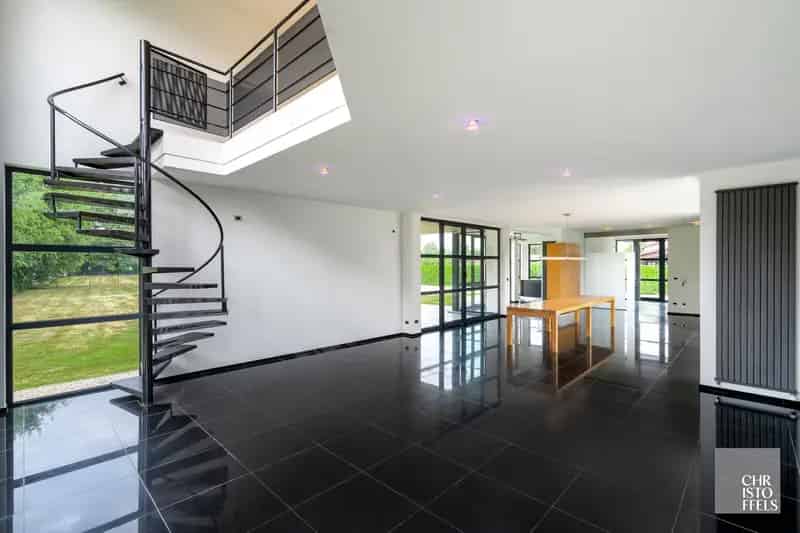 Tijdloze Villa 405m2 met Zwembad Magazijn en Weiland