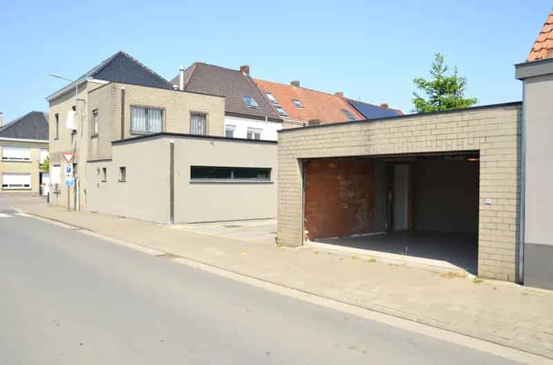 Huis te Koop Ruien: Hoekpand Wonen en Werken