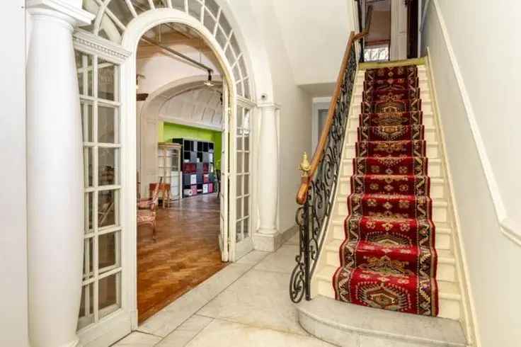 Huis Te Koop Sint-Gillis: Authentiek Herenhuis met Grote Tuin