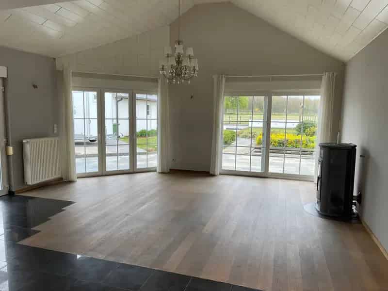 Te Huur: Ruime Villa met 4 Slaapkamers in Nieuwerkerken