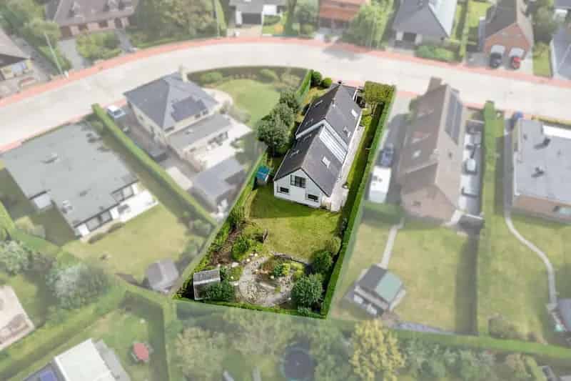 Alleenstaande woning 810m² Oostende Stene