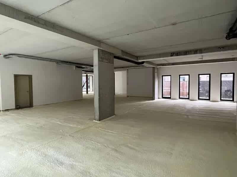 196m² Kantoorruimte met Terras