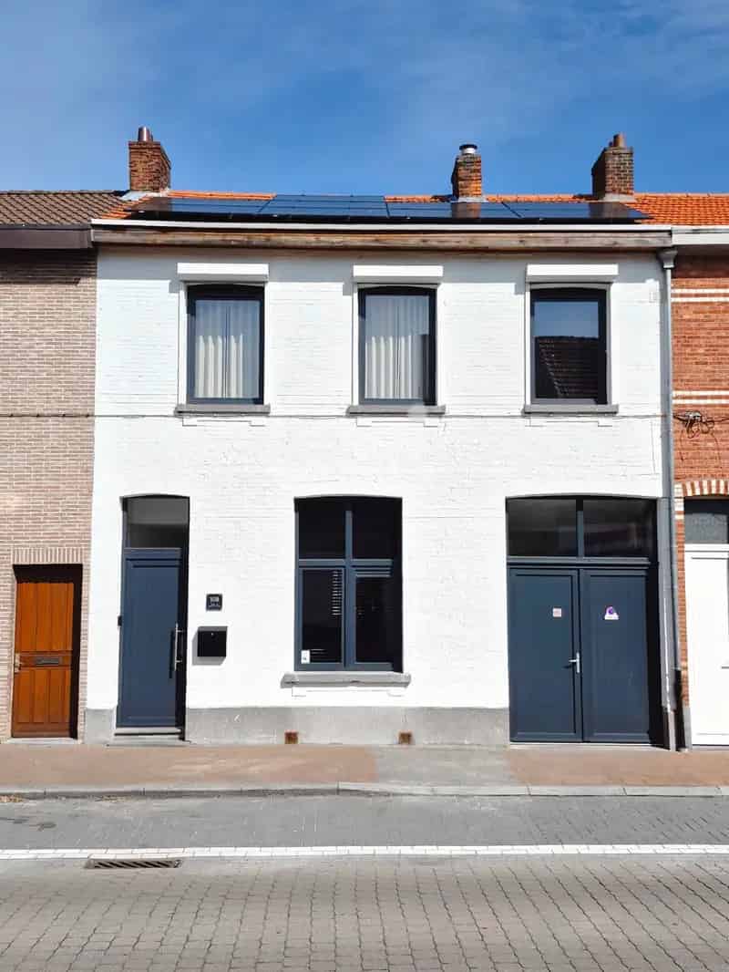 Huis te koop: gerenoveerde woning met 2 slaapkamers en garage