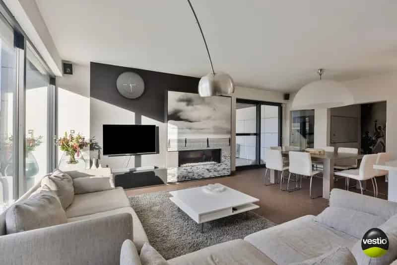 Hedendaagse woning met zwembad te Mopertingen