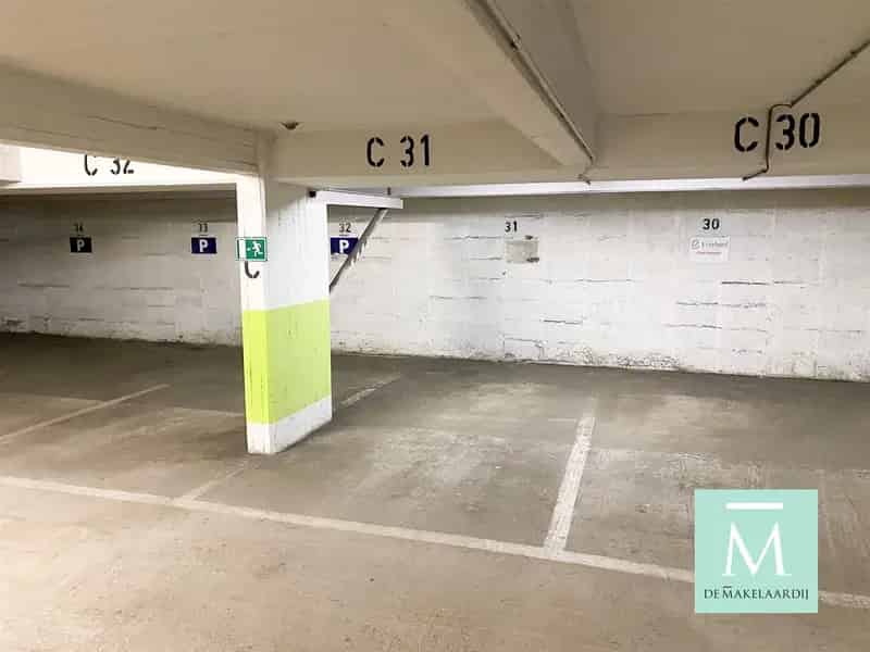 4 Autostaanplaatsen te Koop Nabij Louizalaan Brussel