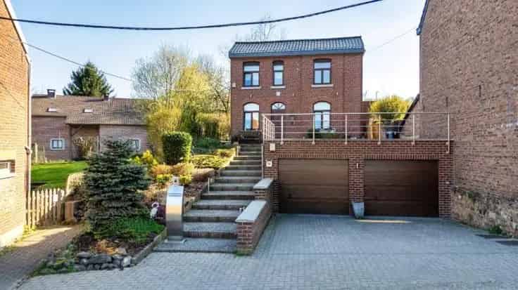 Huis Te Koop met Dubbele Beglazing en Fotovoltaische Panelen