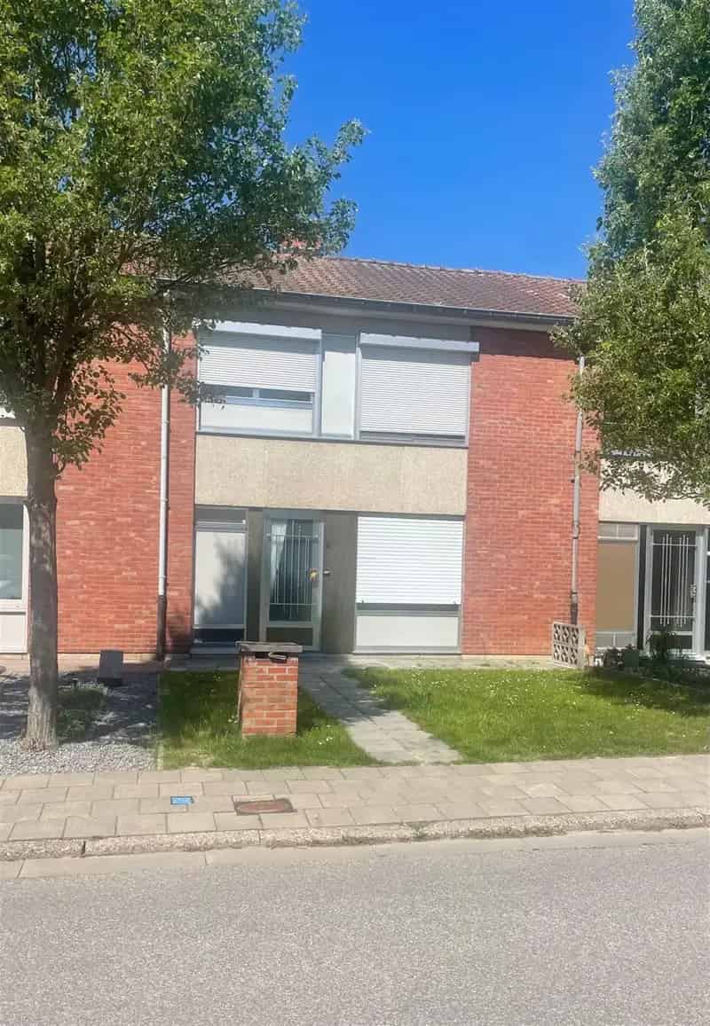 Huis te koop Bloemenwijk: Gezinswoning nabij scholen en station