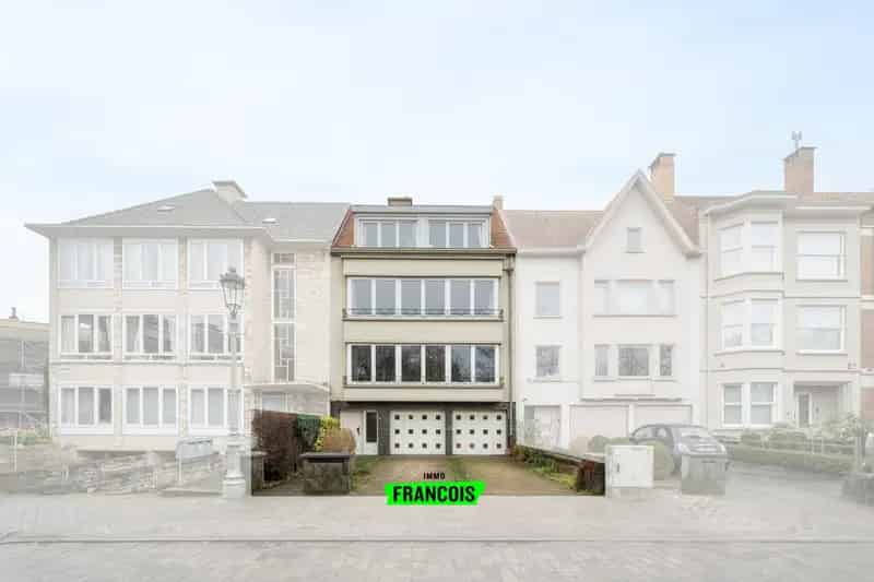 Te renoveren woning Oostende - 4 garages - veel potentieel