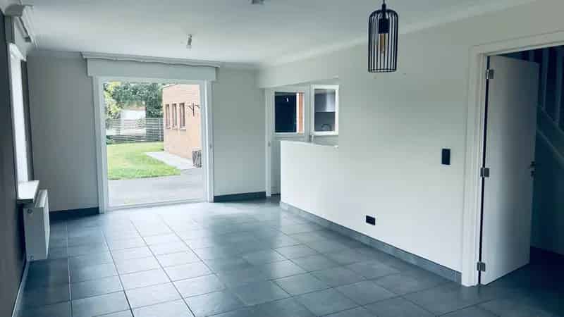 Huis te koop: Halfopen bebouwing met tuin en garage