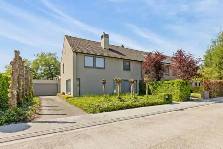 Huis Te Koop Sint-Andries: Ruime Woning met Nieuwe Keuken en Garage