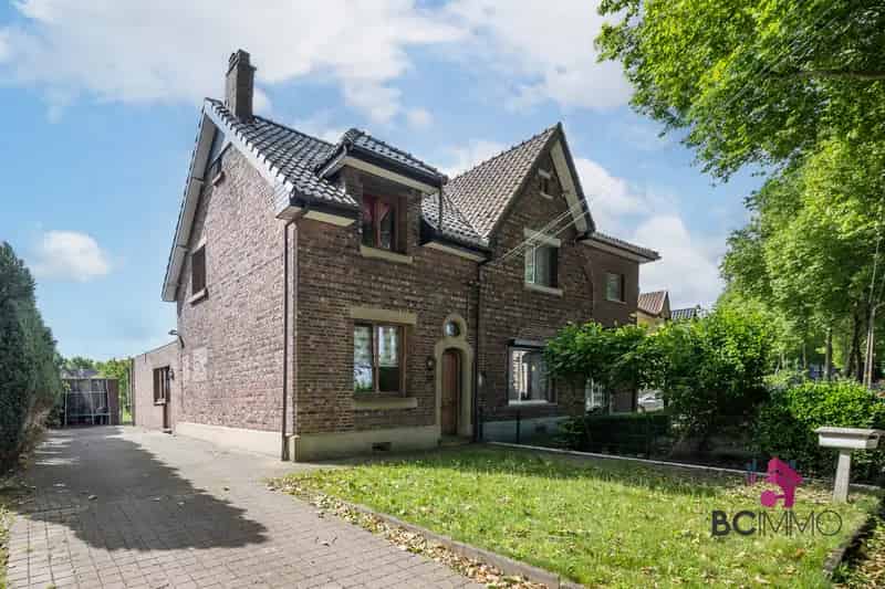 Halfopen Woning te Koop in Groene Woonwijk Genk
