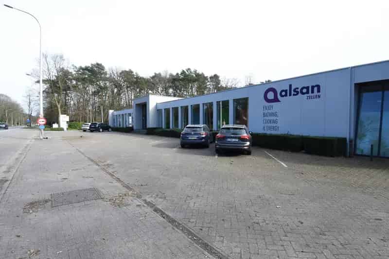 Magazijn te huur Vosselaar - Showroom Kantoren Magazijnen 2600m²