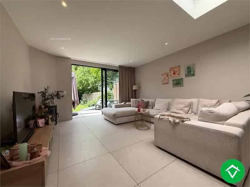 Te Huur: Vernieuwde woning 3 slaapkamers Roeselare