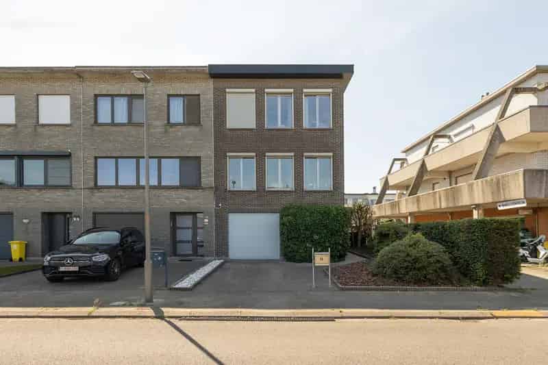 Huis te koop Hoevenen: Instapklare Bel-"Etage met Moderne Aanbouw