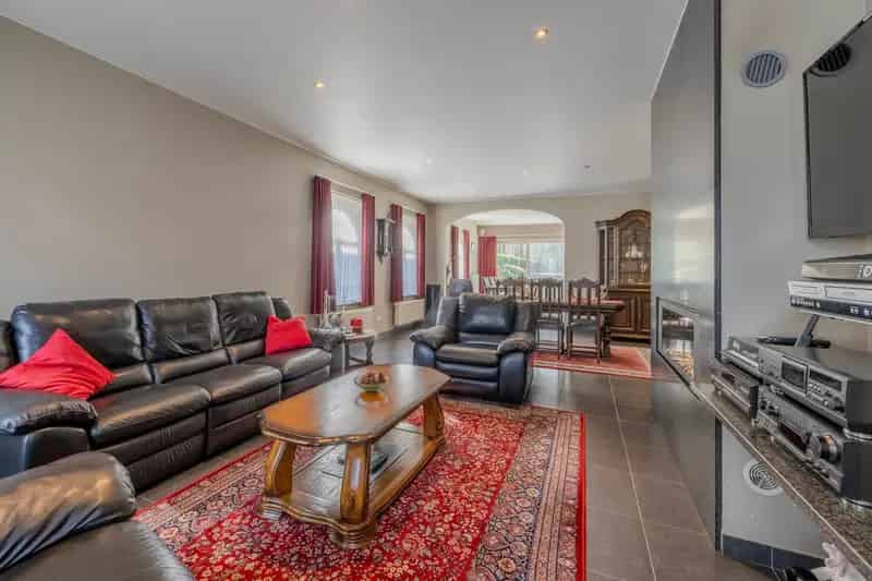 Villa 4 slaapkamers bureau dubbele garage 1726m2