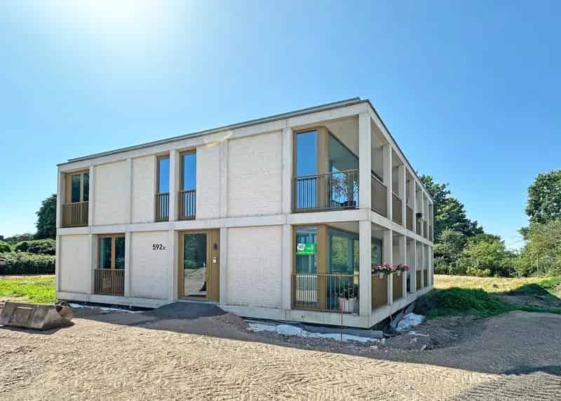 Nieuwbouw gelijkvloers appartement met terras en parking