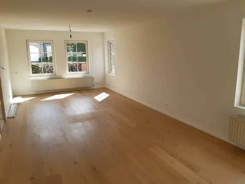 Landelijke gezinswoning te koop: 3 slaapkamers, tuin en garage