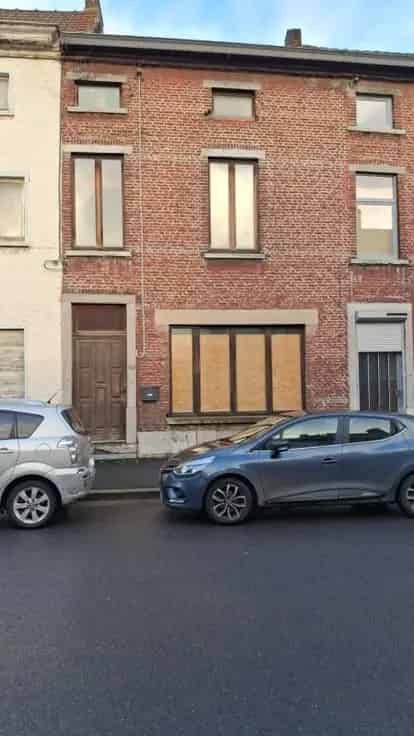 Huis te renoveren met veel potentie