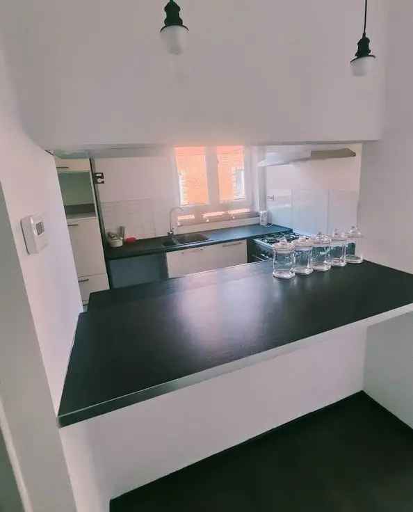Appartement renove Evere 2 chambres balcon caves