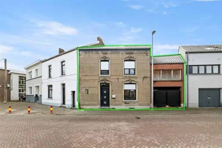 Huis Te Koop Landen: Ruime Gezinswoning Te Renoveren Met Garage