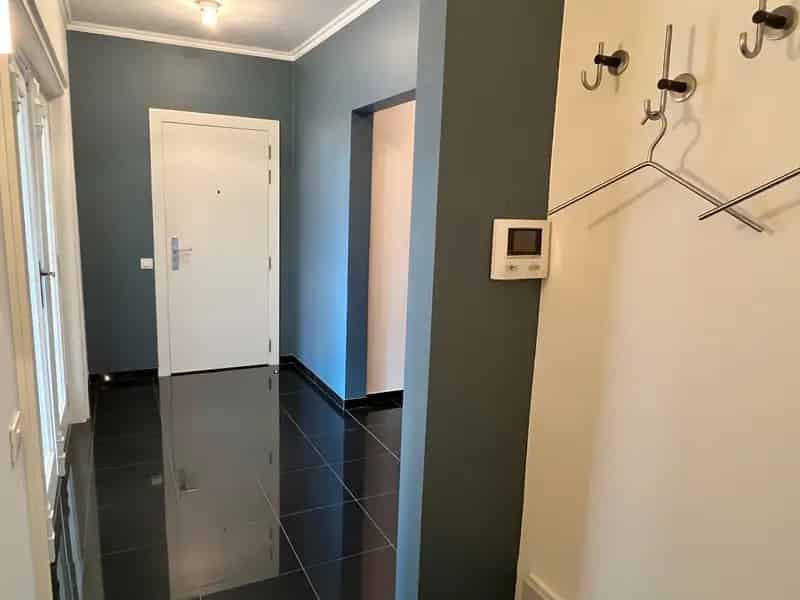 Lichtrijk Appartement te Koop met Garage en 2 Terrassen