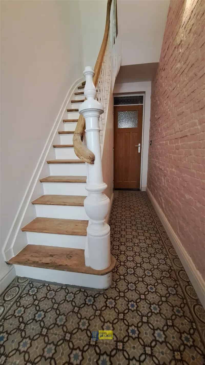 Ruime Gerenoveerde Burgerwoning te Merksem