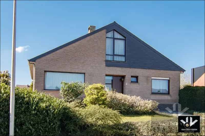 Ruime Gezinswoning Hoekperceel Alken
