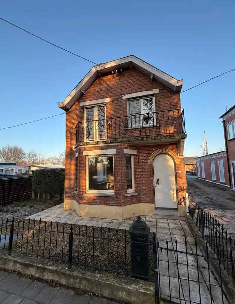 Te renoveren woning met grote tuin Zelzate