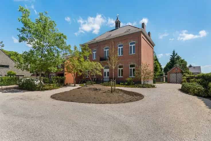 Herenhuis te Koop: 6 slaapkamers, gerenoveerd, 1592m²