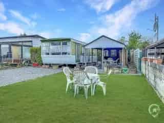 Fermette te koop Hastière - Wooncaravan met terras en tuinhuis
