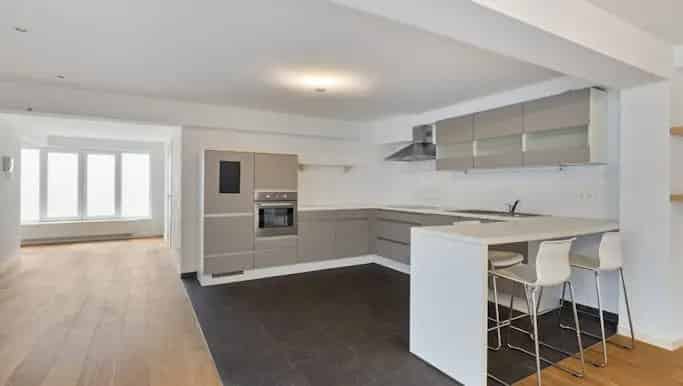 Appartement te huur Brussel Bodegemstraat 121m2