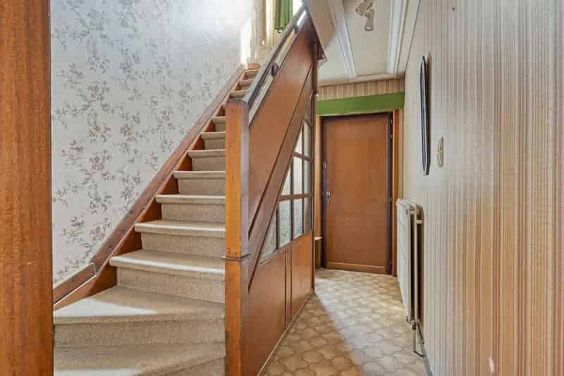 Te renoveren 3-gevelwoning gunstige ligging