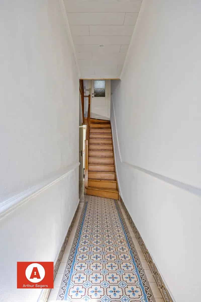 Woonhuis opgesplitst in 2 appartementen
