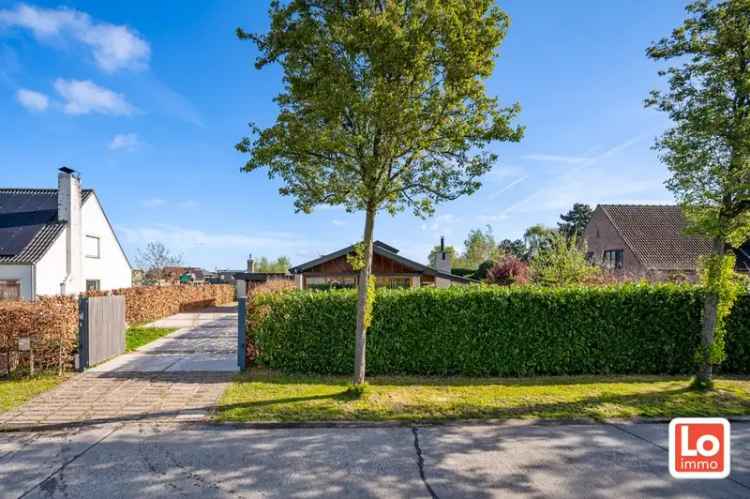 Ruime Charmante Open Bebouwing te Lochristi met Garage en Carport