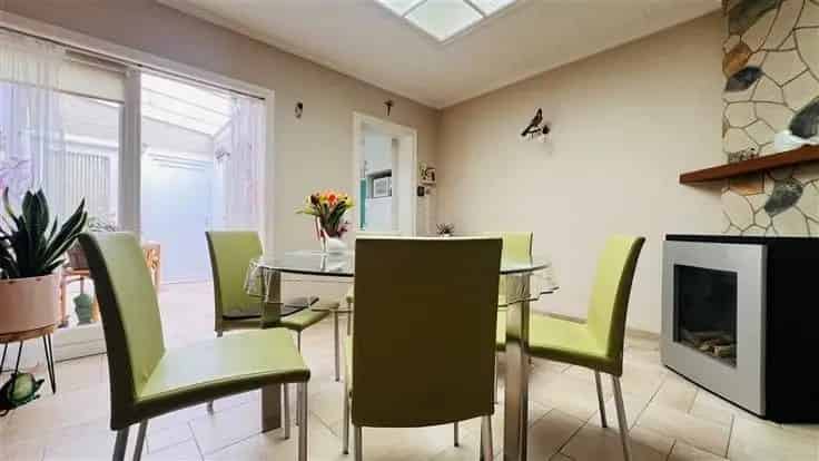 Huis Te Koop: Gezinswoning met 2 slaapkamers
