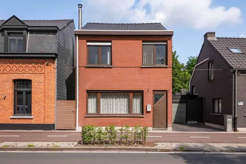 Huis te koop: Ruime woning met tuin en potentieel voor 3 slaapkamers