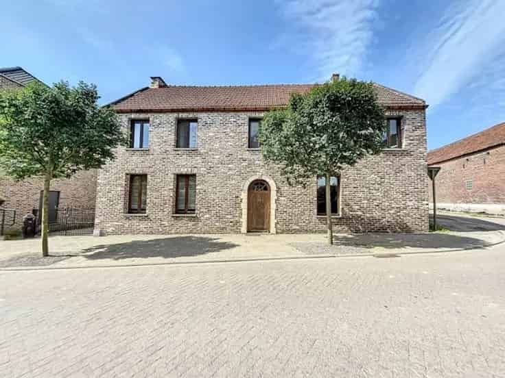 Huis Te Koop 4 slaapkamers Tuin Hangar