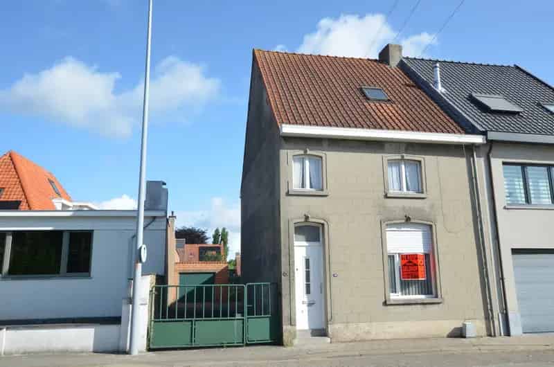 Te renoveren woonhuis met garage en tuin