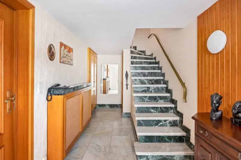 Bel-"Etage 3 Slaapkamers Garage Tuin Boom