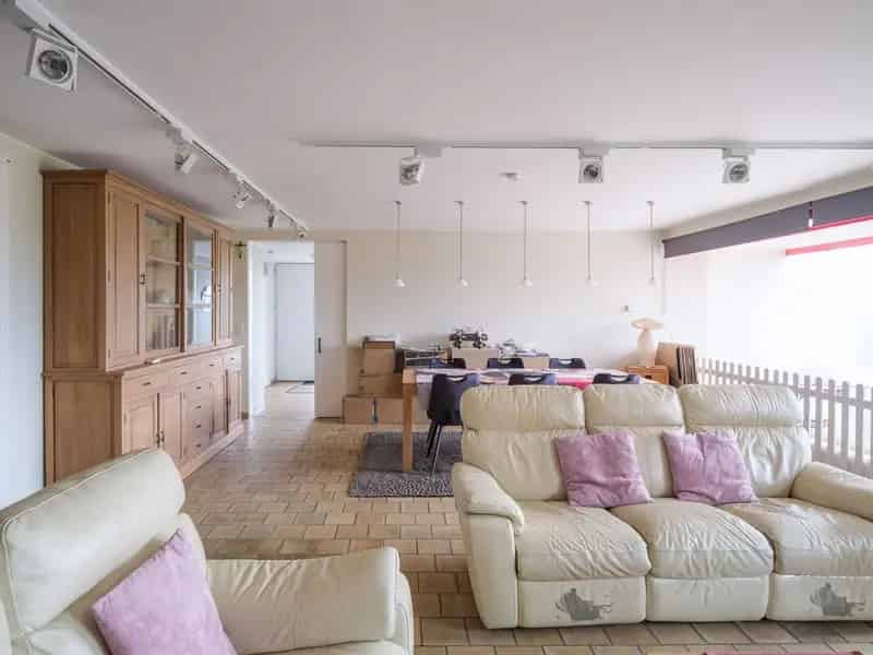 Zeer Ruime Modernistische Woning